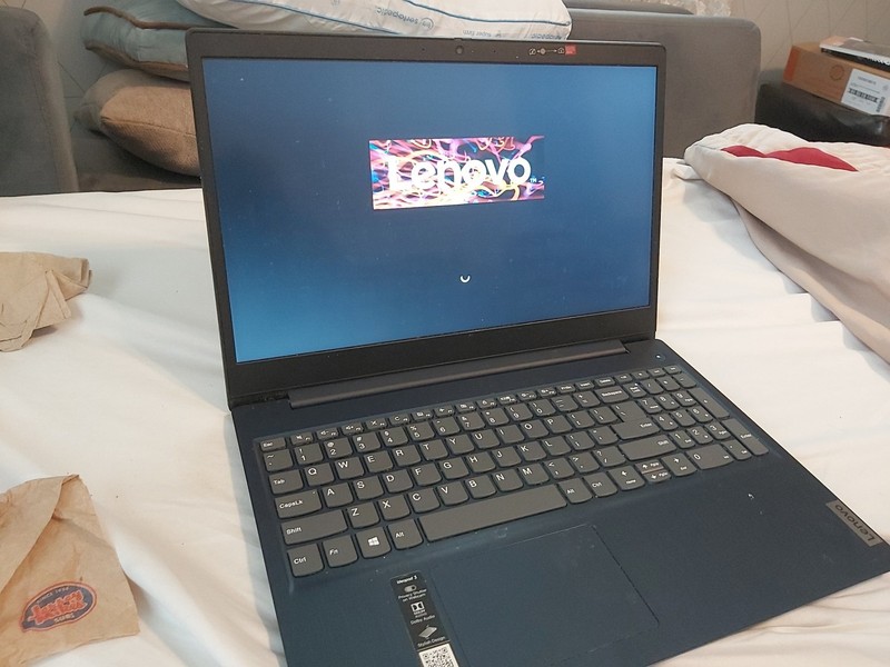 Lenovo IdeaPad 3i 15.6'' (1TB SSD Intel Core i5-10210U 1.3GHz 20GB RAM) Laptop gallery