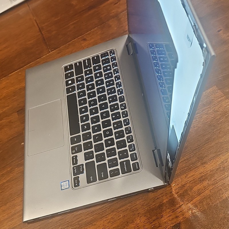 Dell Latitude 13" 2-in-1 i5 2.50GHz 8GB 256GB SSD Windows Silver gallery