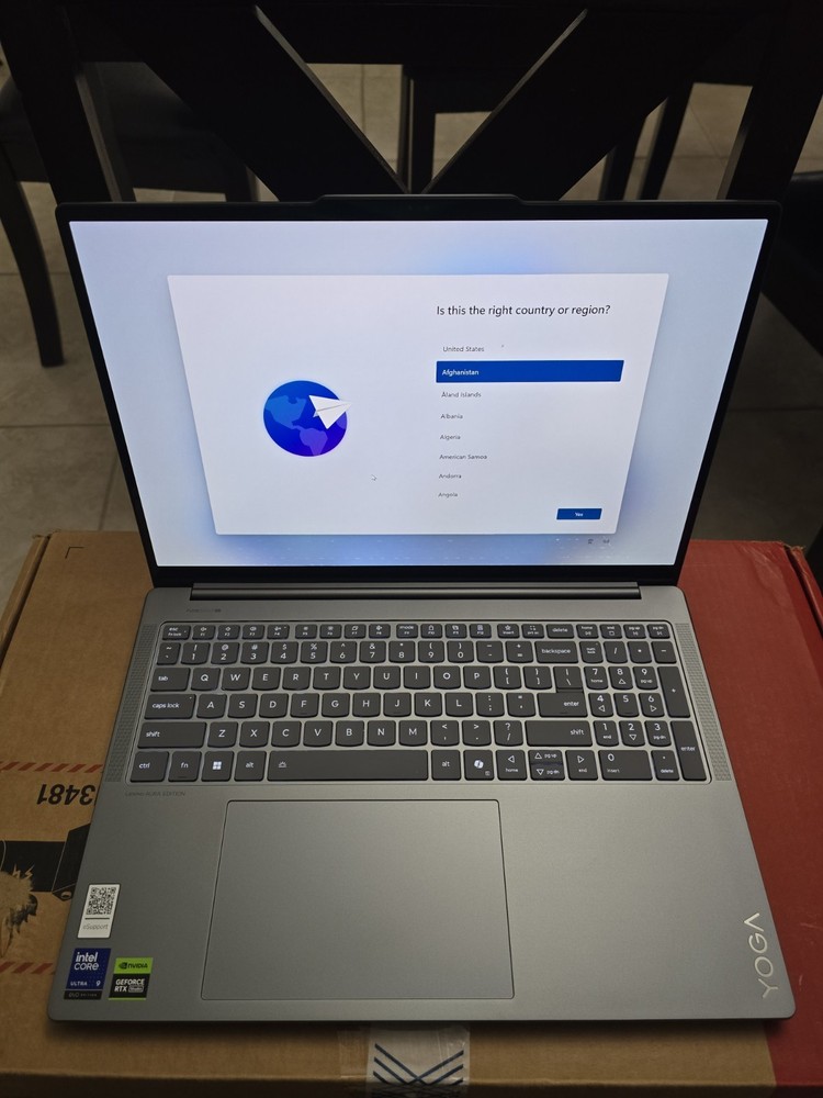 Lenovo Yoga Pro 9i Aura Edition 16" OLED Ultra 9 285H 32GB 1TB RTX 5060 Laptop