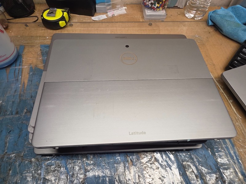 Lot of 9 DELL LATITUDE 7200 2-IN-1 Tablets i5-8365U 16GB - 8GB RAM for Parts gallery