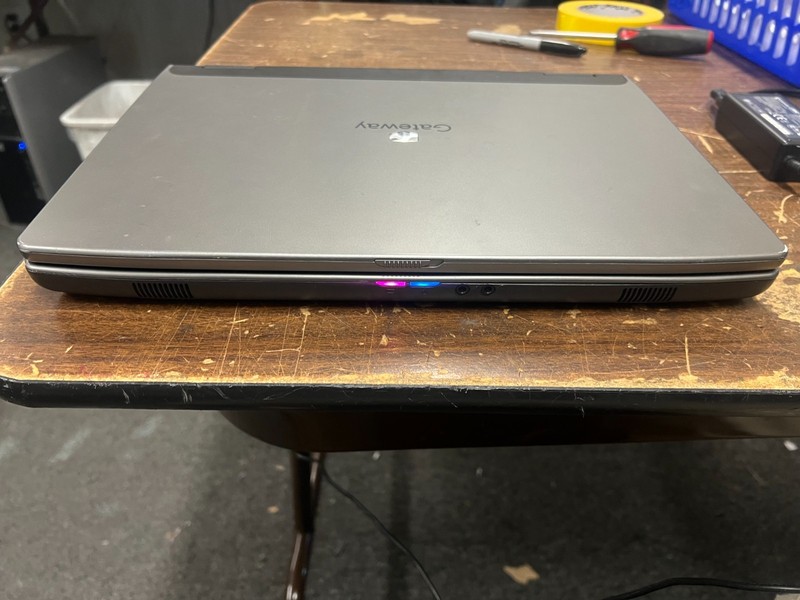 Gateway MA3 MX64 15.4 in AMD Turion 64 Mobile 1600 MHz 1 GB No HDD No No OS gallery