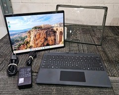 Microsoft 2038 Surface Pro 9 i5-1235U 2.5GHz 8G RAM 256B SSD 13″ 2-In-1 Tablet