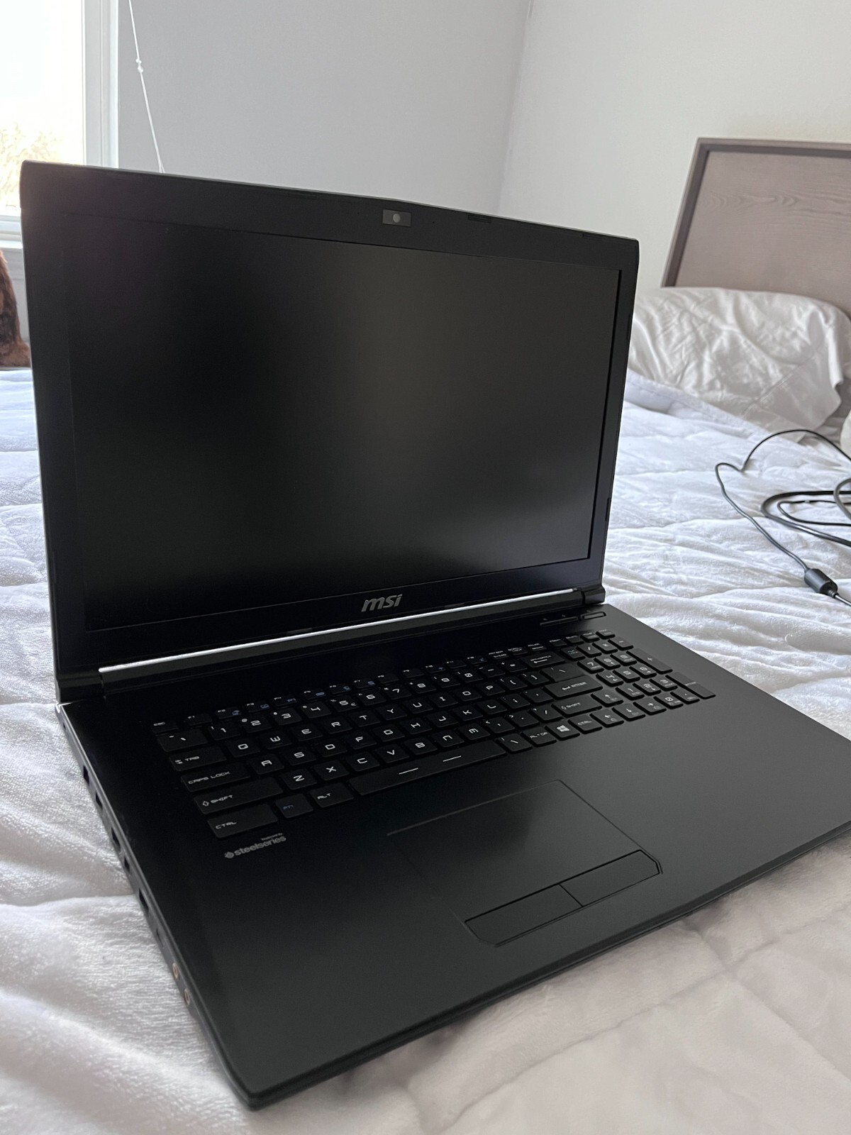 MSI GL72 7RD Intel i7-7700HQ Quad-Core 2.8GHz 16GBDDR4 1TBHDD 128GBSSD GTX 1050 gallery
