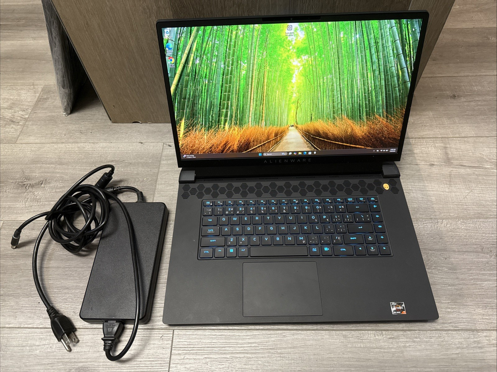 Dell Alienware m17 Ryzen Edition R5 Laptop (2022), 17.3" 1920x1080 FHD, Ryzen gallery