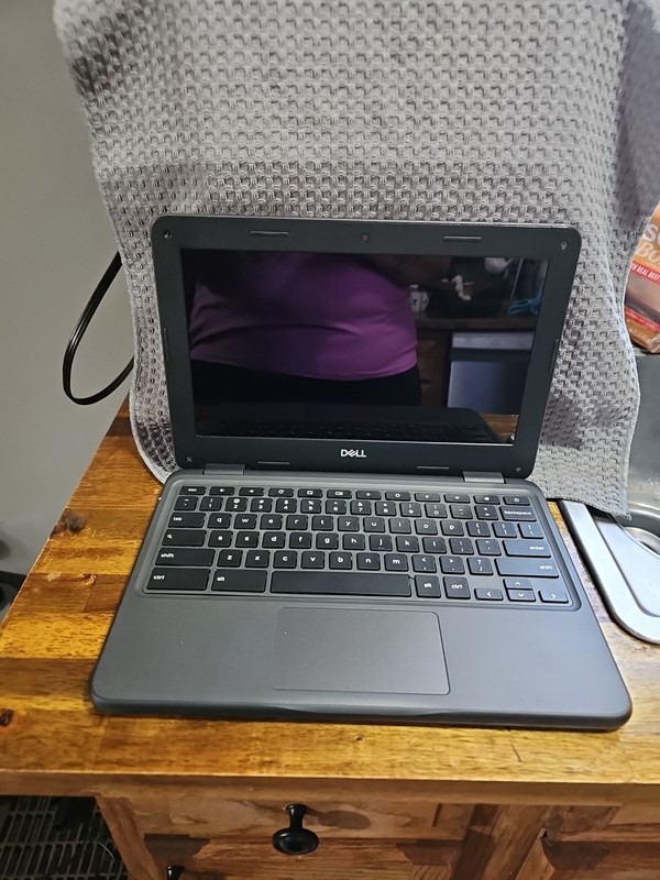 Dell Chromebook 11 3100 11.6" (32GB eMMC Intel Celeron N4020 1.1GHz 4GB) Laptop gallery