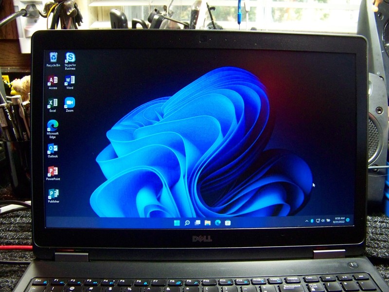 Dell 5570_Windows 11💻New 512GB M.2 SSD_QUAD_24GB💻Webcam💥Backlit💥Office 2024 gallery