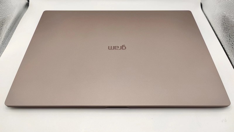 LG gram Max 17" Touch Laptop Intel Core Ultra 7 355 32GB RAM 1TB Matte Bronze gallery