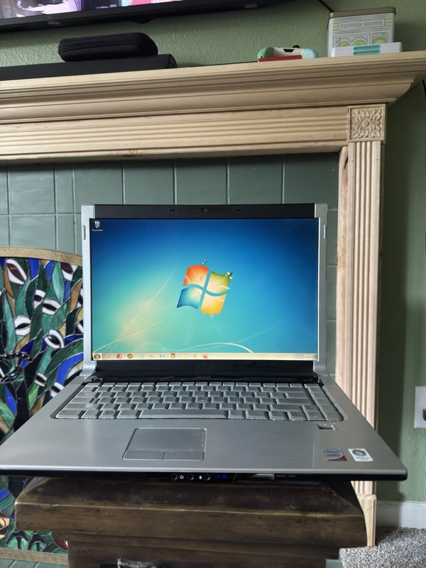 Dell XPS M1530 Laptop 15-inch, Intel Core 2 Duo 1.66Ghz 3GB RAM NVIDIA 8400 GS gallery