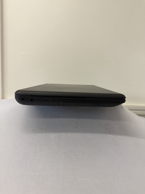Toshiba Satellite C55-A5190 Laptop - Intel - RAM 4GB - Read Desc gallery