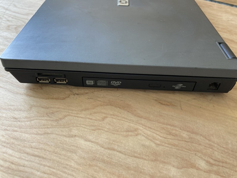 HP Compaq 6710b 15.4in. Intel core 2 Duo @2.1GHz/2Gb/120 Gb, Linux Mint gallery