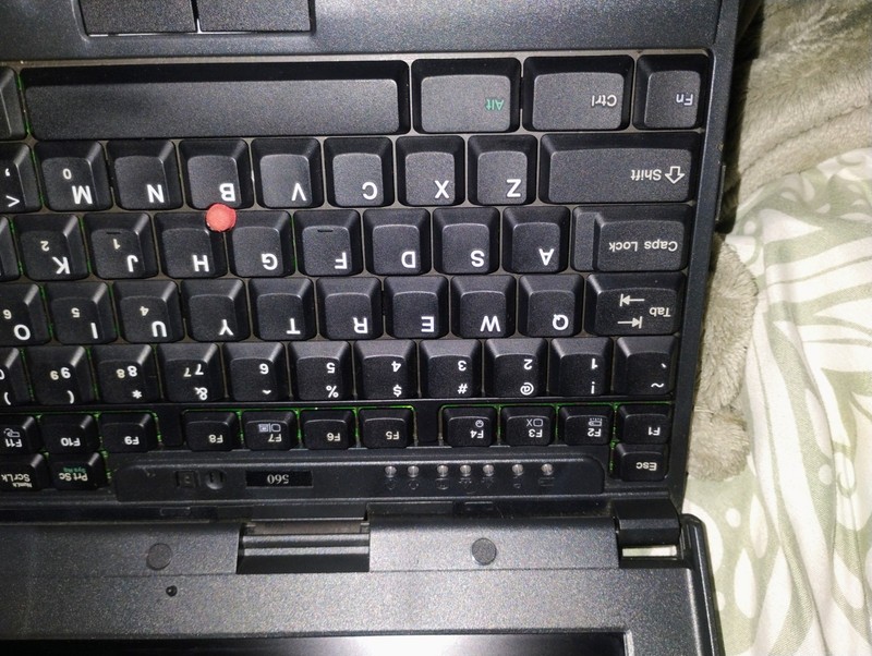 IBM ThinkPad 560 12.1" Pentium 133MHz 16MB 1.3GB HDD TrackPoint AC/Batt gallery