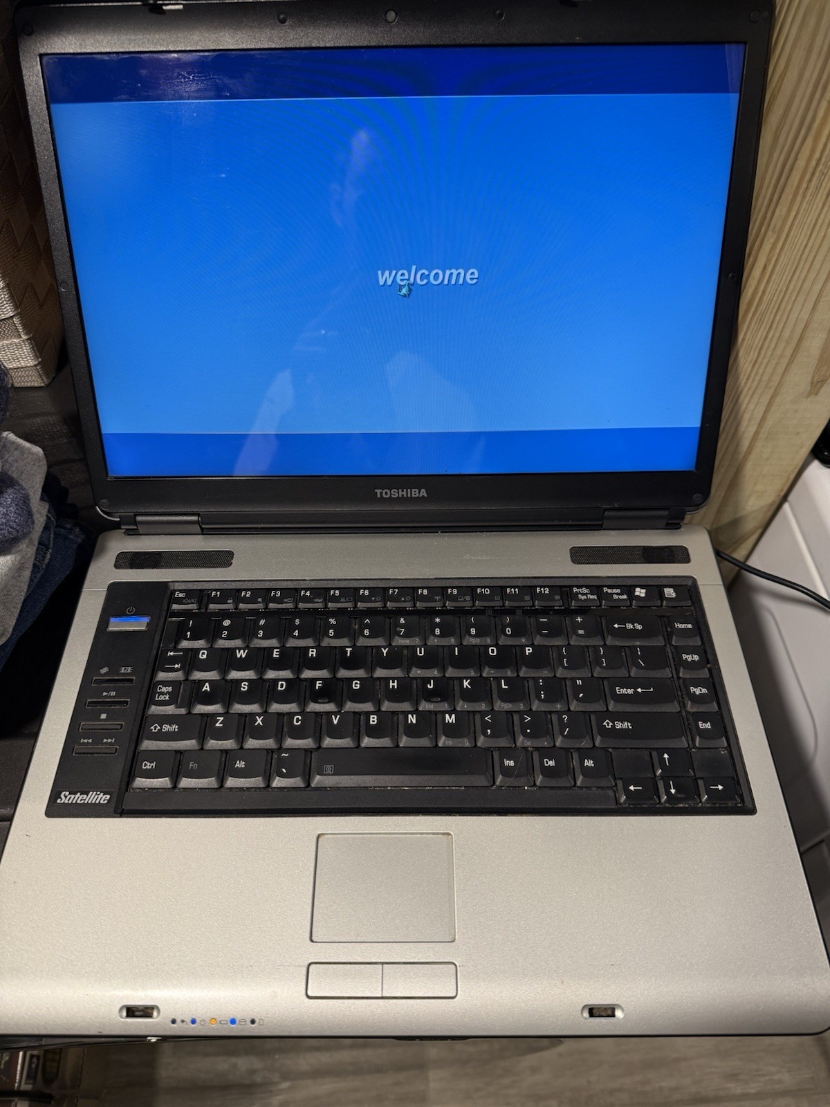 Toshiba Satellite A105-S4074 Retro Gaming Intel C2D 1.6GHz 500 MB RAM No HDD XP gallery