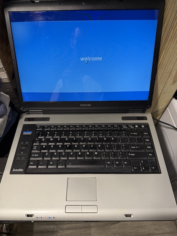 Toshiba Satellite A105-S4074 Retro Gaming Intel C2D 1.6GHz 500 MB RAM No HDD XP gallery