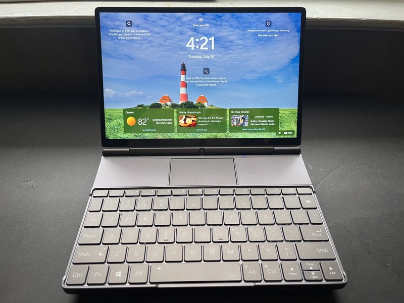 GPD Win Max 2 2025 10.1" Touch Ryzen 7 8840U 32GB 1TB SSD Win11 Gray gallery