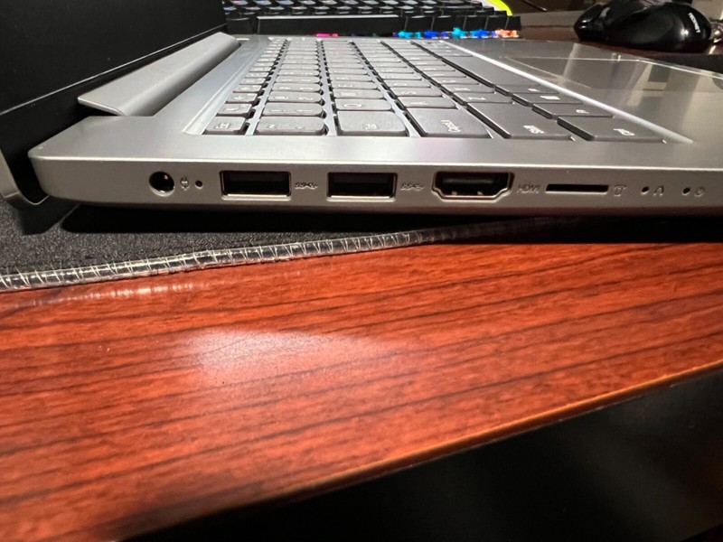 Lenovo Ideapad Slim 1-14AST-05 AMD A6-9220e RADEON R4 4GB RAM 64GB SSD Windows gallery