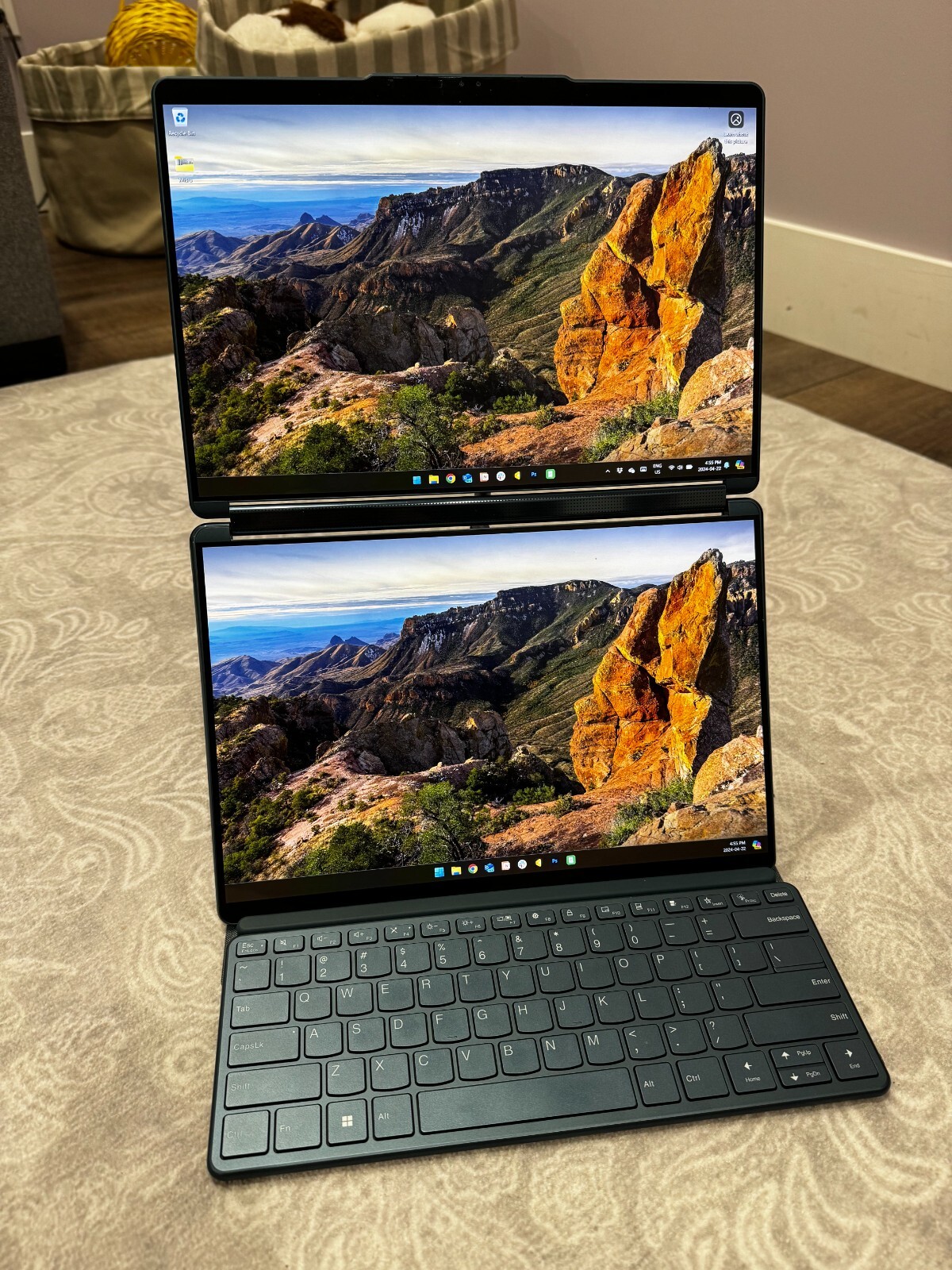 Yoga Book 9 13IRU8 512 GB SSD - Mint Condition gallery