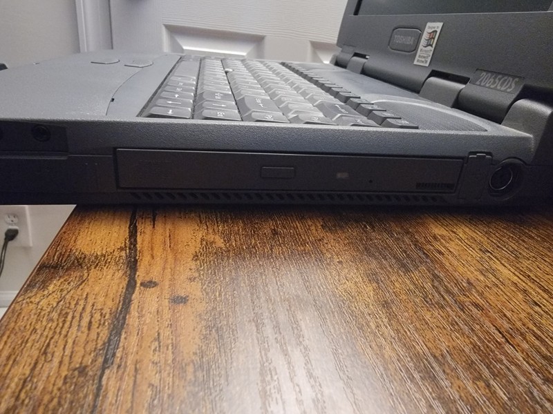 Toshiba 325CDS & Toshiba 2065CDS Satellite Vintage Laptop - Retro - WIN 98 DOS gallery