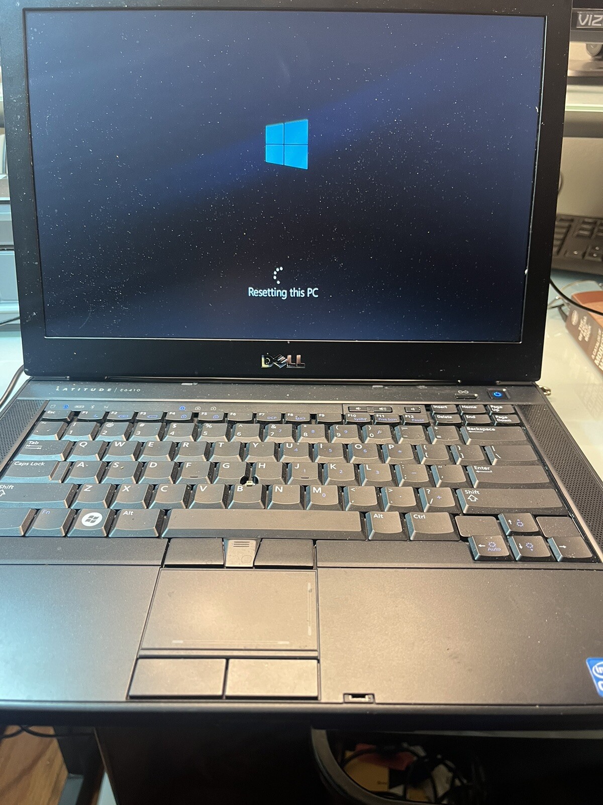 Dell Latitude E6410 Windows 10 Pro 64-bit Intel Core i5-520M 4GB RAM 160GB HDD gallery