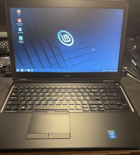 Nice Dell Laptop Linux Mint 8GB Ram, 256GB SSD,Numeric Keyboard, 1 Year Warranty
