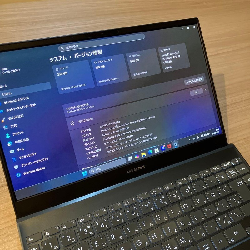 ASUS Zenbook 13 OLED Core i5-1035G1 8GB 256GB SSD Windows 11 Laptop PC gallery