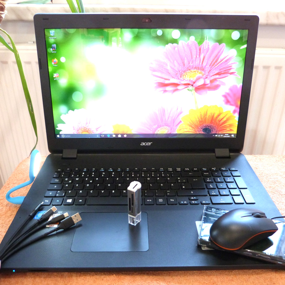Acer ES1 731 UltraBook 17 inch HDPLUS l SSD Windows 10 l QUAD CORE HDMI USB3 XXL