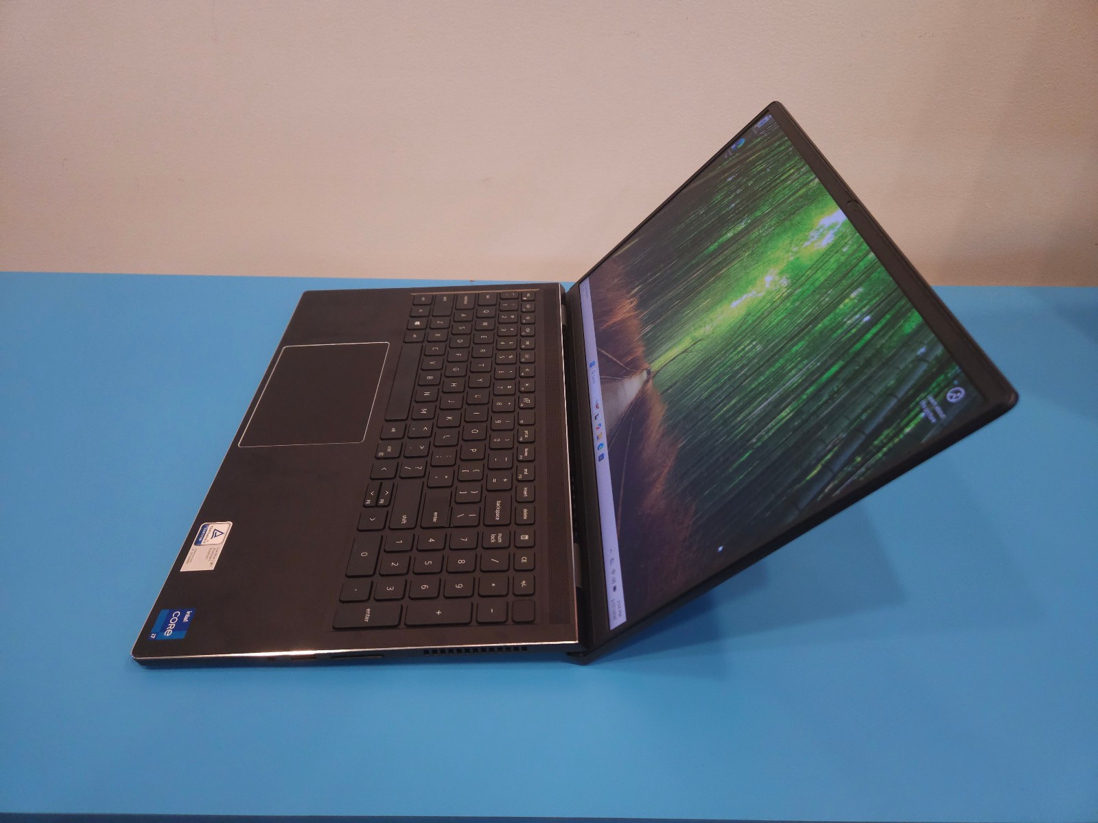 Dell Vostro 15 7510 15.6",2.3GHz Intel Corei7-11800H,16GB DDR4,RTX 3050 NO LIST gallery