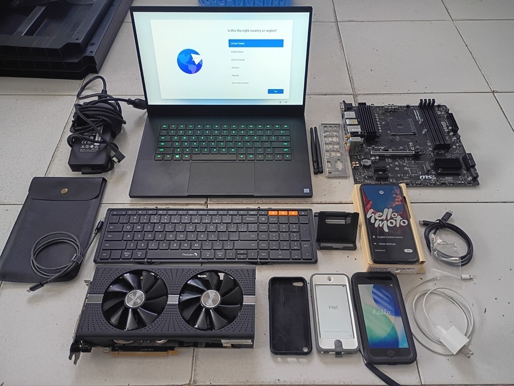 Razer Blade 15 Advanced 2018, iPhone SE 3rd Gen 128GB Unlocked, AMD RX580 + More