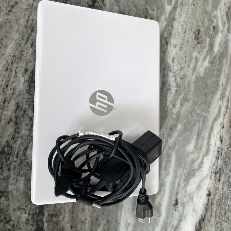HP Stream 11-AK0040NR 11.6'' (64GB eMMC Intel Celeron N4020 2.6GHz 4GB RAM) gallery