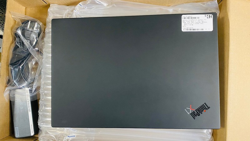Lenovo ThinkPad X1 Carbon 7th Gen Laptop Core i7 10th Gen 16Gb 512Gb Win10Pro-3 gallery