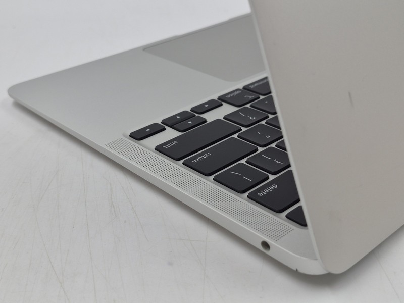 Apple MacBook Air A2337 13" M1 3.20GHz 8GB RAM 256GB NVMe macOS Tahoe gallery
