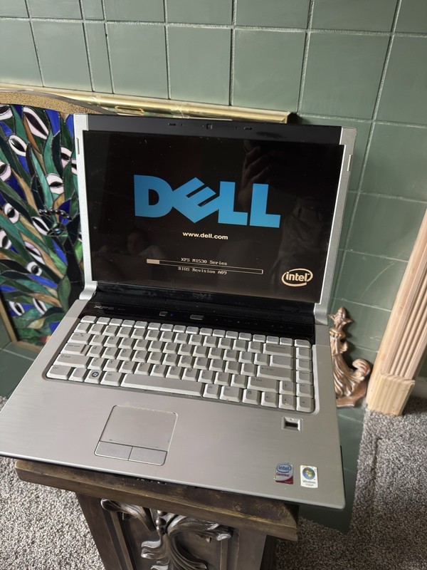 Dell XPS M1530 Laptop 15-inch, Intel Core 2 Duo 1.66Ghz 3GB RAM NVIDIA 8400 GS gallery