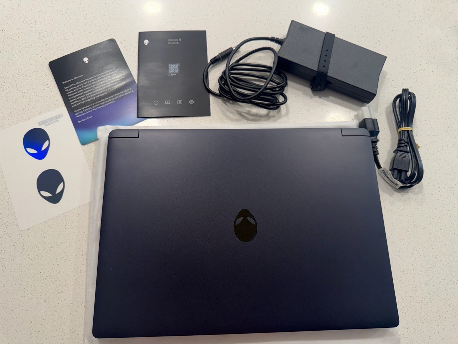 Alienware 15 Gaming Laptop, RTX 4050, Intel Core 7 240H, 6GB DDR5 RAM, 1TB SSD gallery