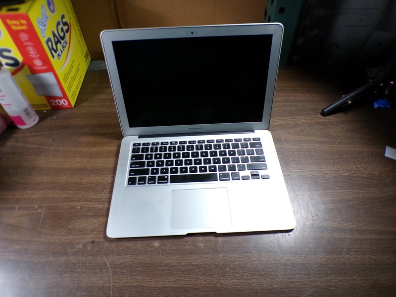 MacBook Air "Core i5" 1.3 13" (Mid-2013) 1.3 GHz CORE i5 (i5-4250U) 4GB RAM gallery