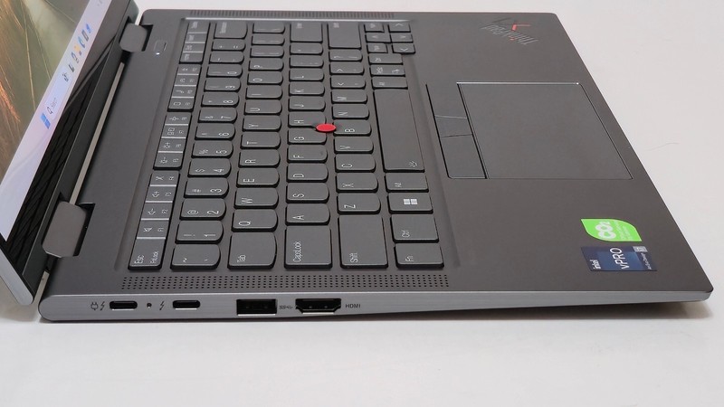Lenovo ThinkPad X1 Yoga Gen 8 (i7-1365U CPU, 32 GB RAM 1 TB SSD) 14" UHD Touch gallery