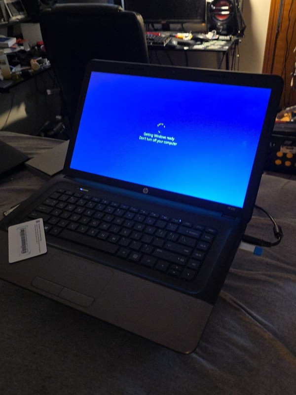 Lenovo ThinkPad R61 Laptop| Intel Celeron 540| 2GB RAM| 80gb| No OS gallery