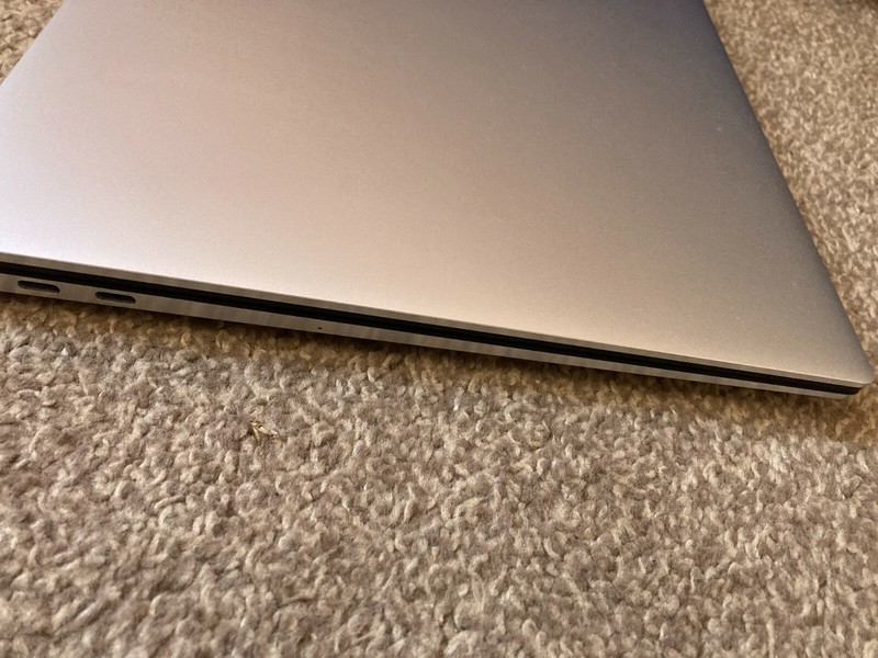 Dell XPS 15 9500 15.6" UHD+ Touchscreen (Intel Core i7-10750H, 512GB SSD, 16GB gallery
