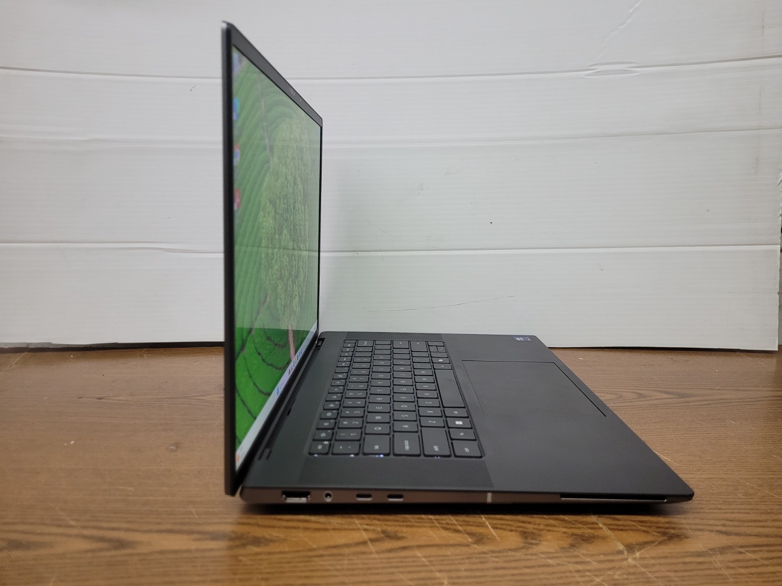 Dell Precision 5690 16" Ultra 9 185H 64GB 2TB - Very Good gallery