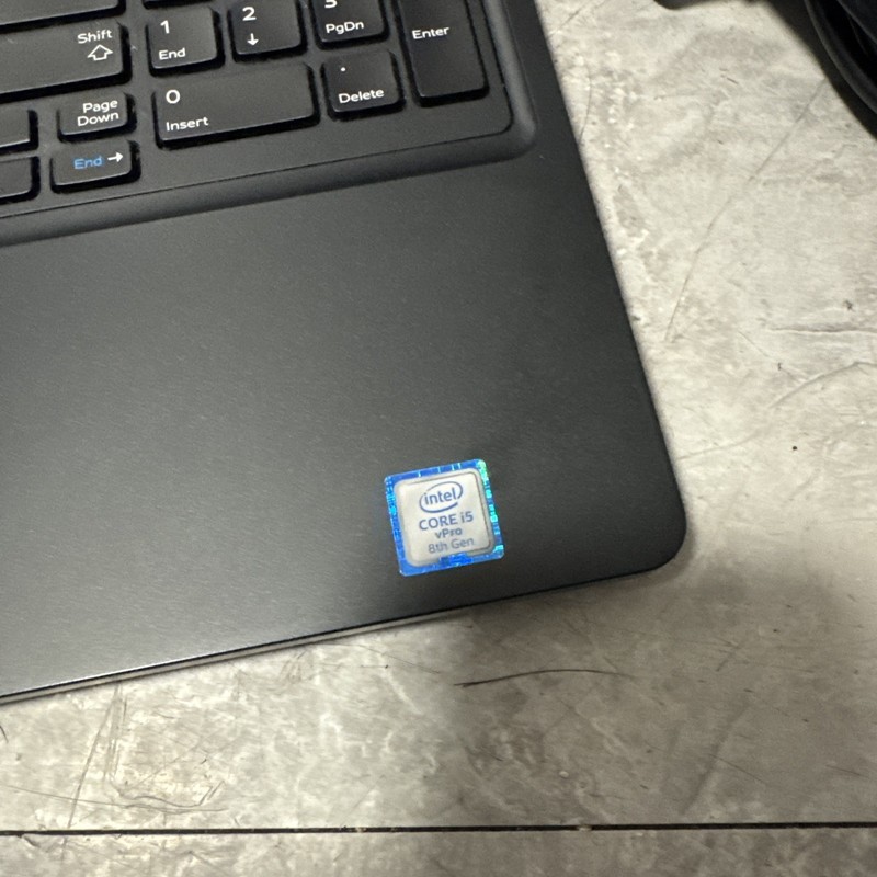Dell Latitude 5590 15" i5 8400u 2.4GHz 256GB M.2 SSD 8GB GeForce Webcam W10 Pro gallery