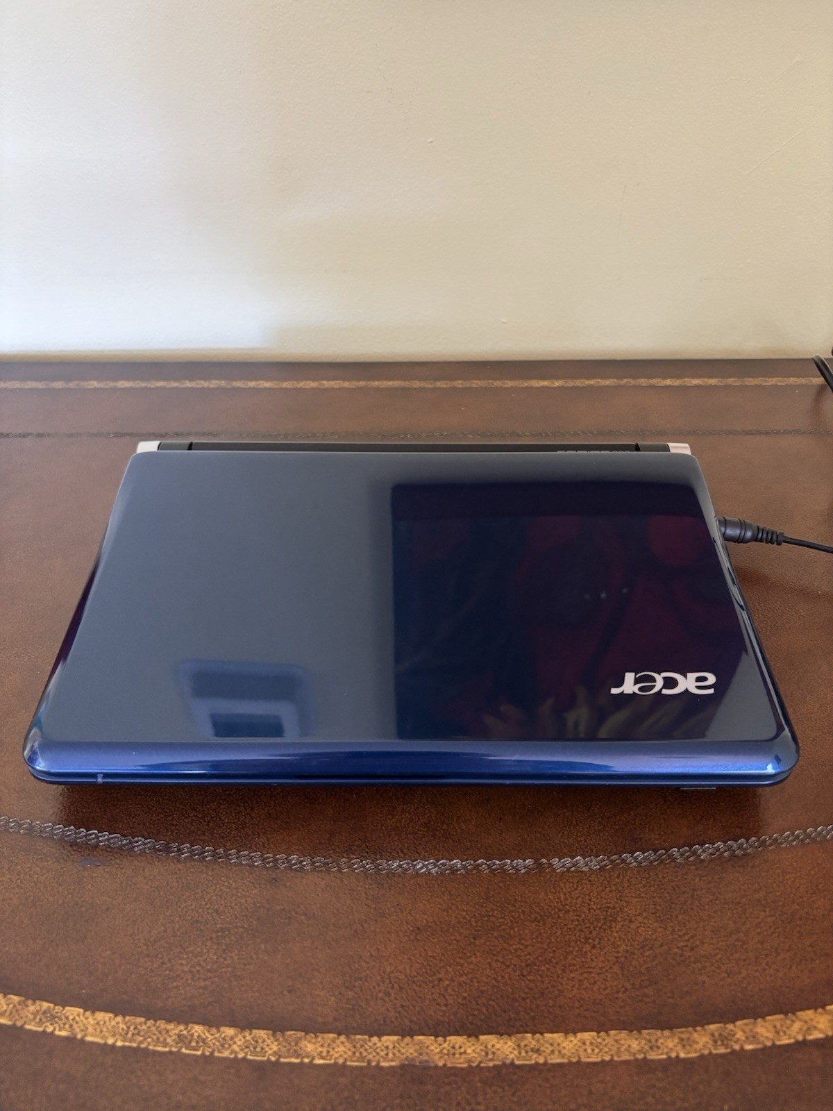 Acer Aspire One 10.1" Netbook 1GB / 120GB Navy Blue with Padded Carry Case gallery