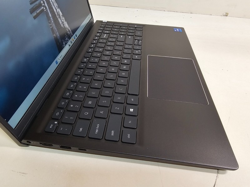 Dell Vostro 5510 Laptop - 3.3 GHz i7-11370H 16GB 512GB SSD WiFi Cam 15.6" - SP2 gallery