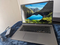 LG-Gram 17″ HD (2560×1600) Screen, 16GB RAM, 256GB SSD, Backlit Keyboard, 2.95lb