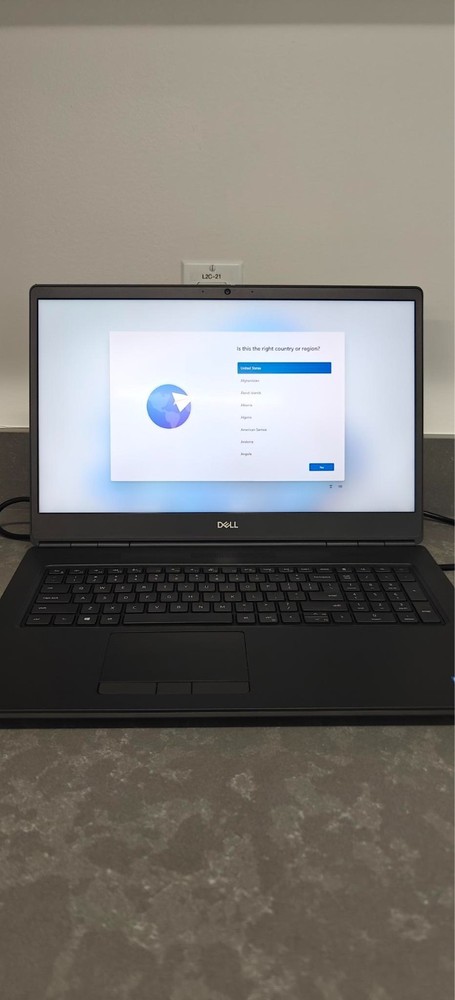 27.Dell Precision 7750 (Xeon W-10855M, 32GB Ram, 1TB SSD, Nvidia Quadro RTX4000)