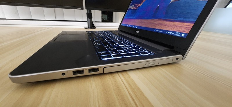 Dell Inspiron 5559 i7 6th Series 3.5GHz 12GB DDR 500GB SSD + 1 TB HDD 15.6" LCD gallery
