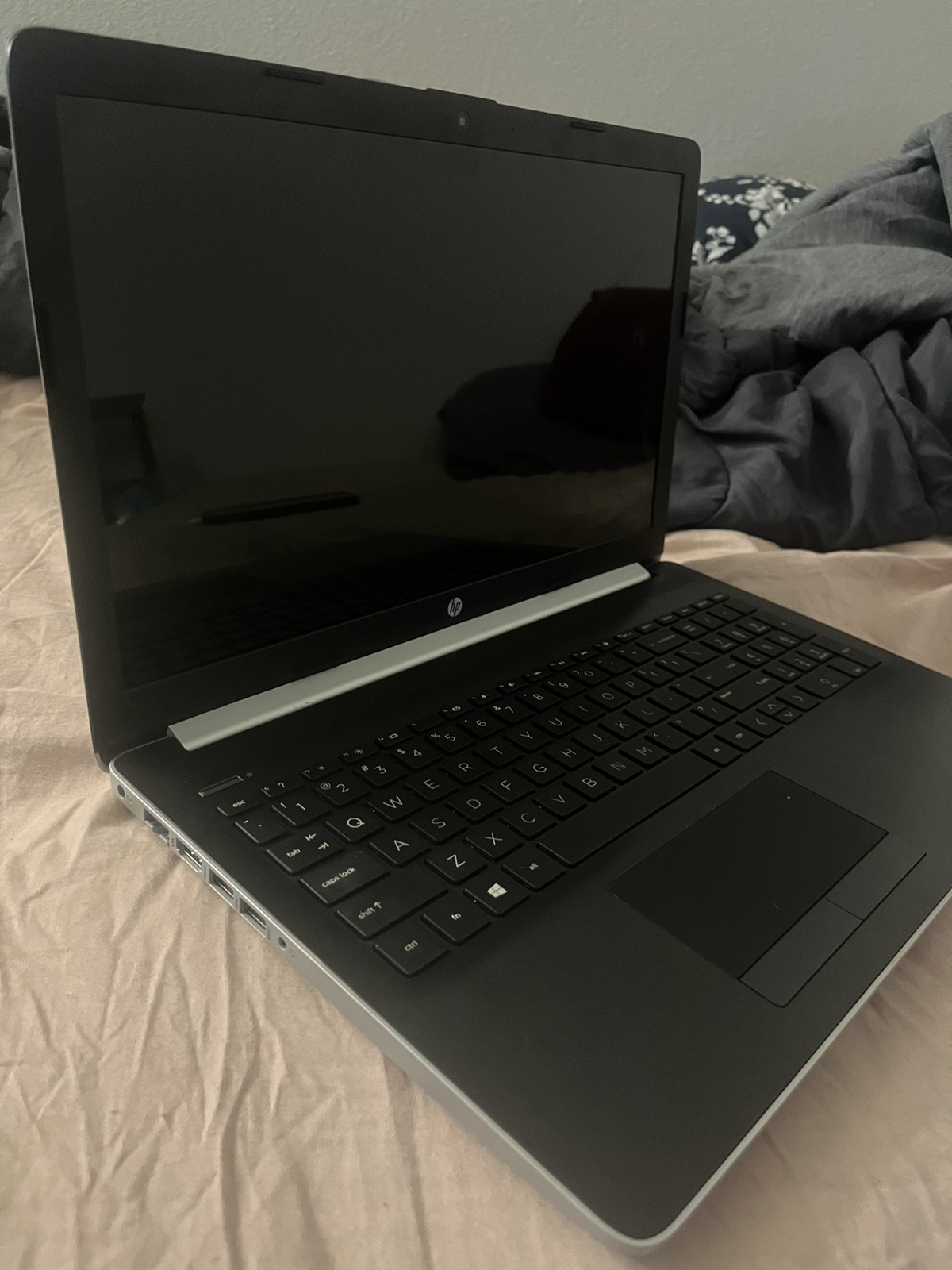 HP 15-DB0031NR Laptop 15.6" AMD A9-9425 Radeon R5 3.1GHz 4GB 1TB Win10 gallery