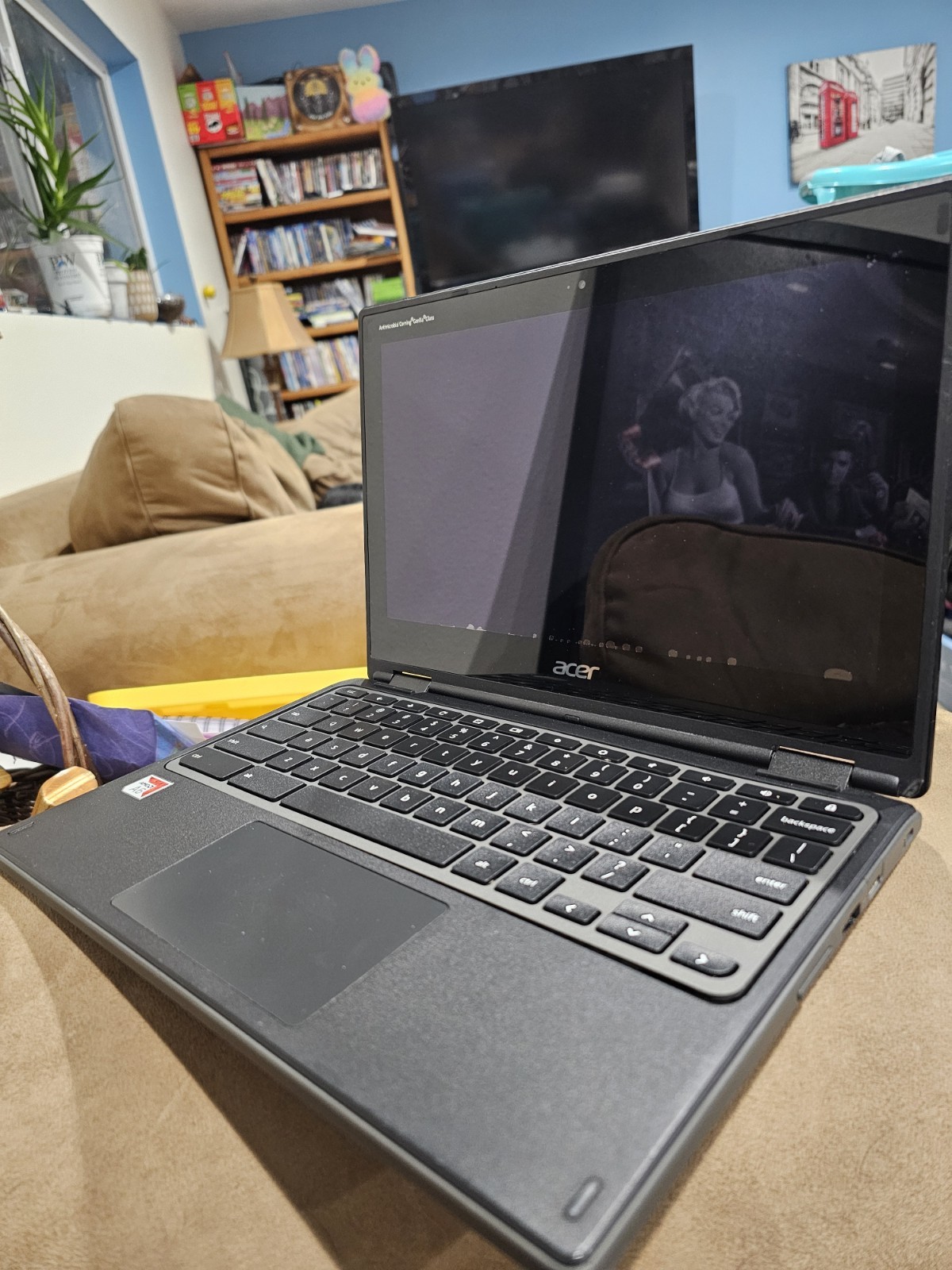 Acer Chromebook R721T Laptop 11.6" 2-in-1, AMD A6 CPU, 4GB RAM, 32GB Storage gallery
