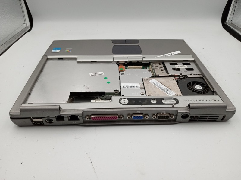 Dell Latitude D600 14" Laptop Intel Pentium - PARTS/REPAIR - BAD TOUCHPAD -RR gallery