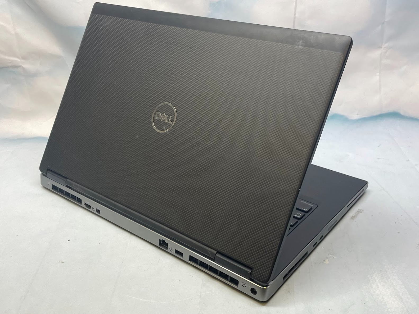 Dell Precision 7730 | i9-8950HK | 16GB RAM | 512GB SSD | FirePro WX 7100 | READ gallery