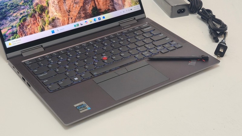 Lenovo ThinkPad X1 Yoga Gen 6 (i7-1185G7 CPU, 32 GB RAM 1 TB SSD) 14" 4K Touch gallery