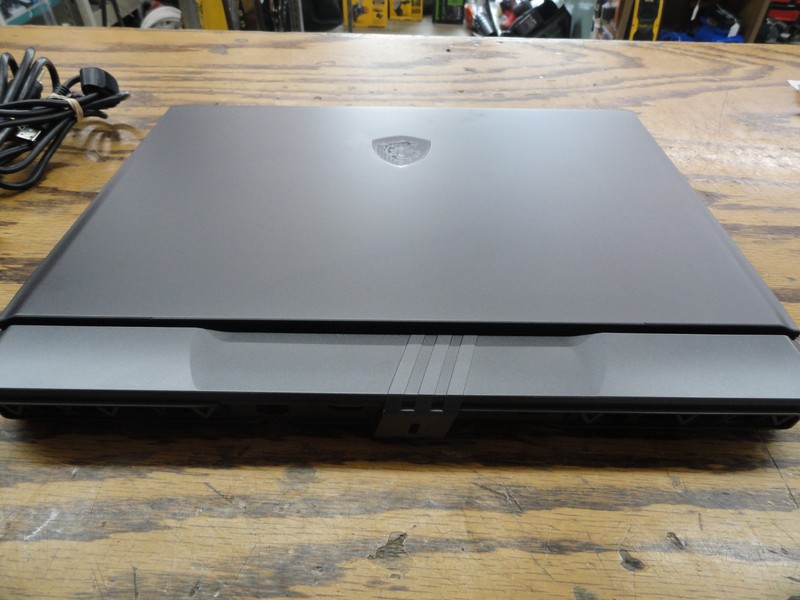 MSI VECTOR 16 HX AI A2XW / Core Ultra 9 / 32GB RAM / 1TB SSD - PRISTINE! gallery