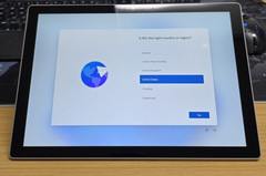 Microsoft Surface Pro 7+Plus – Intel i7-1165G7 – 16GB RAM 512GB SSD – SEE PICS